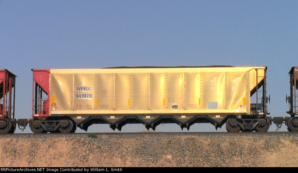 WB Unit Loaded Hooper Frt at Erie NV W-Pshr -24